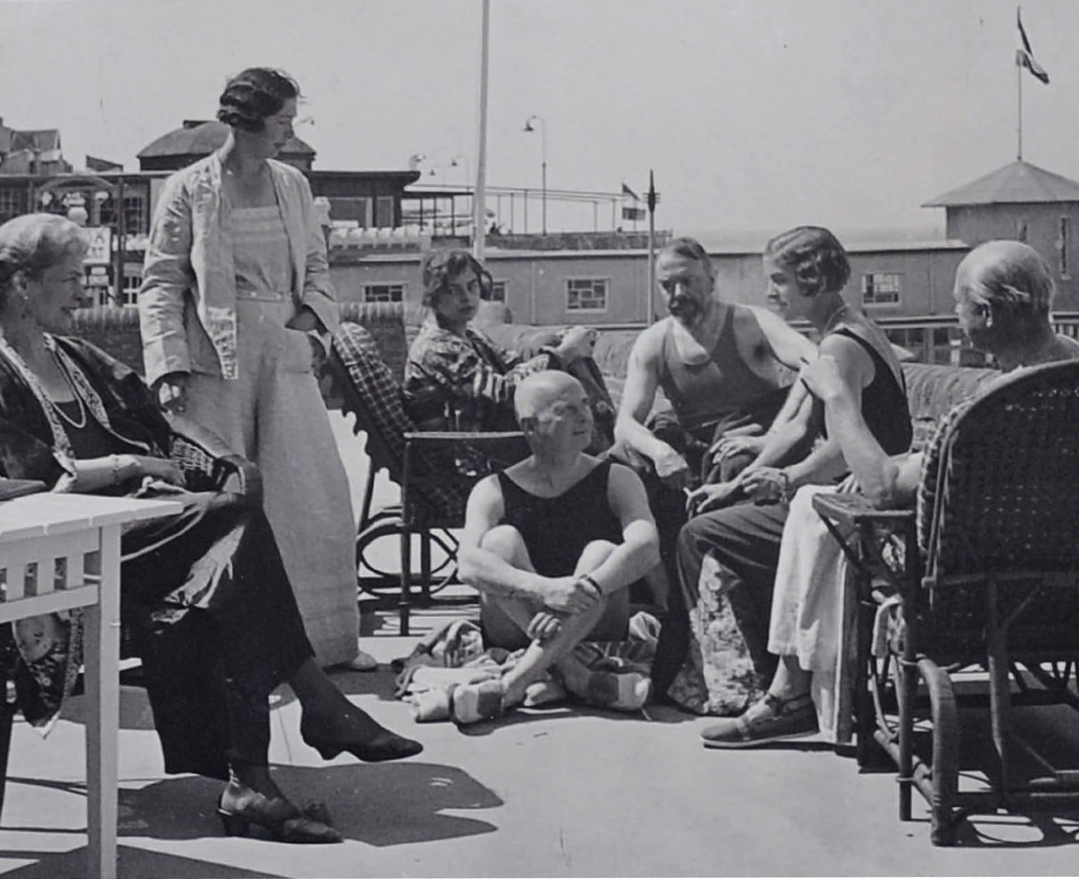 Eduard Von Der Heydt En Familie Ratebor Voor Zijn Huis In Zandvoort